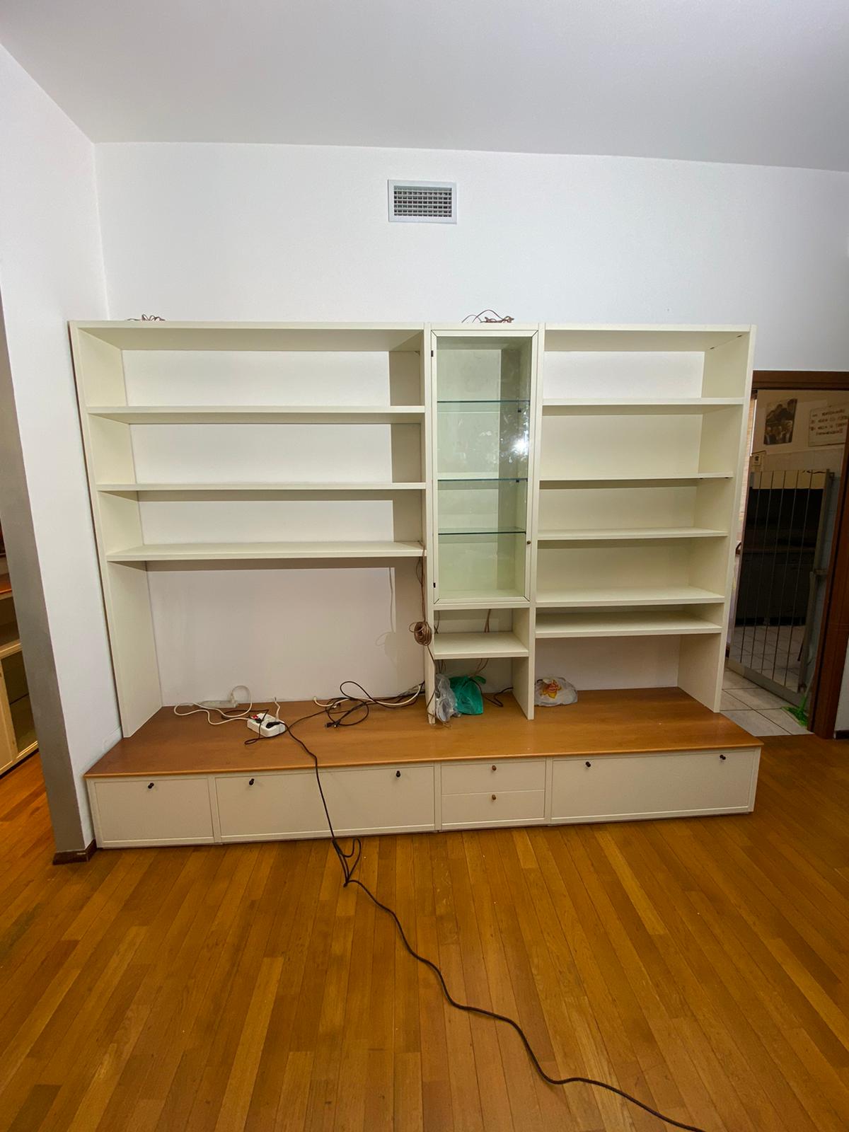 Libreria e arredo – via Pellegrino Rossi  Milano
