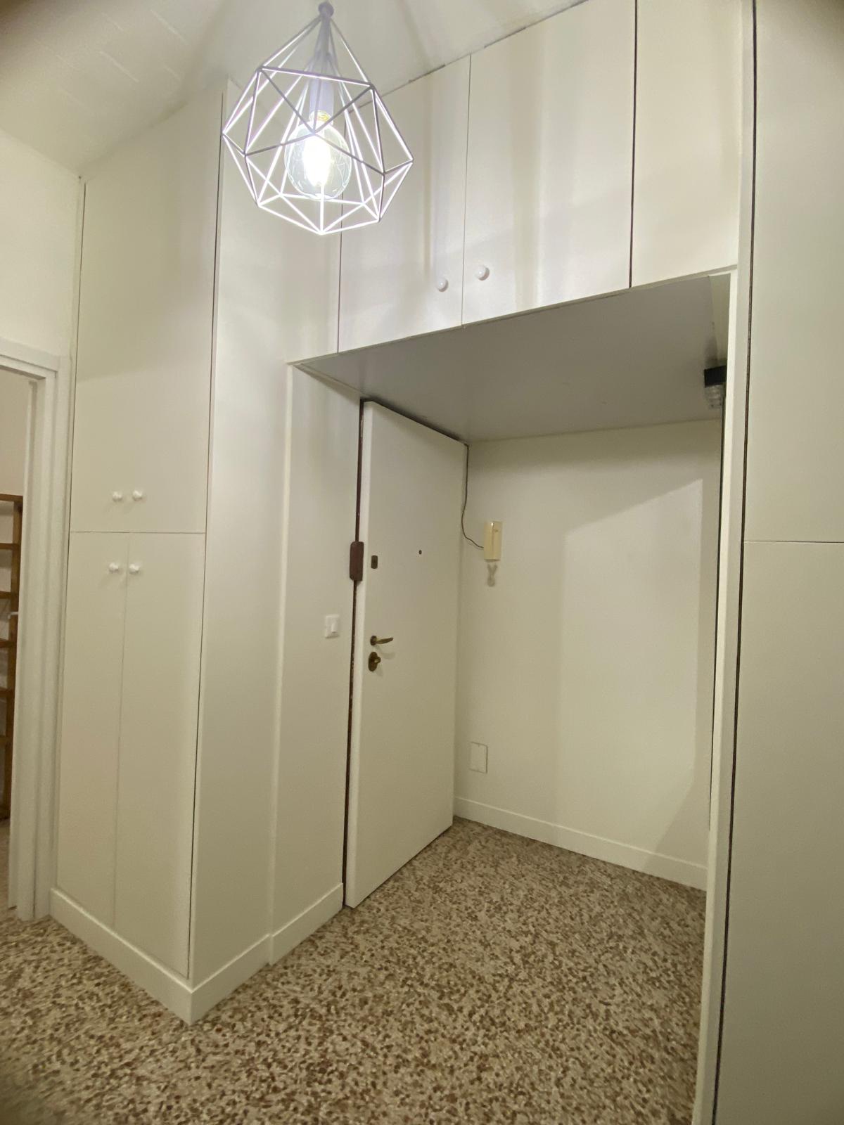 Armadiatura ingresso – via senato Milano